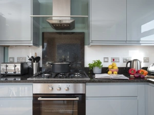 Kitchen area with food storage - Lodge 40, Retallack