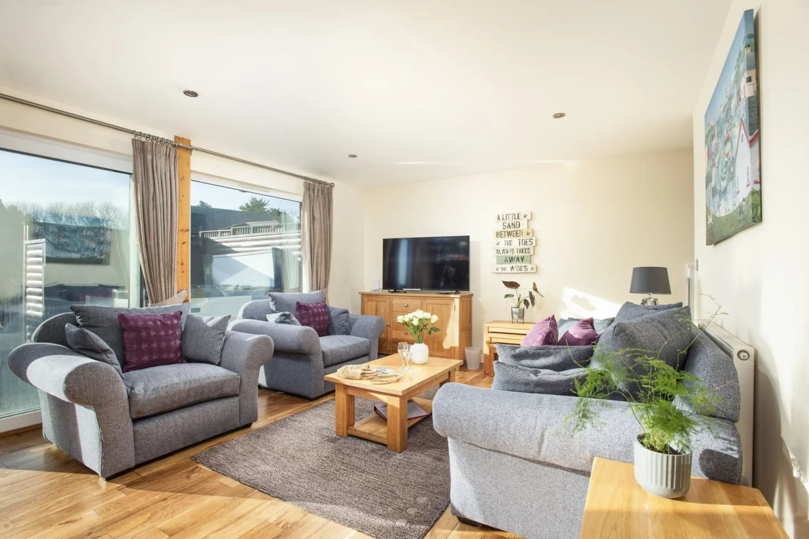 Lounge area, TV and sofa seating - Lodge 40, Retallack