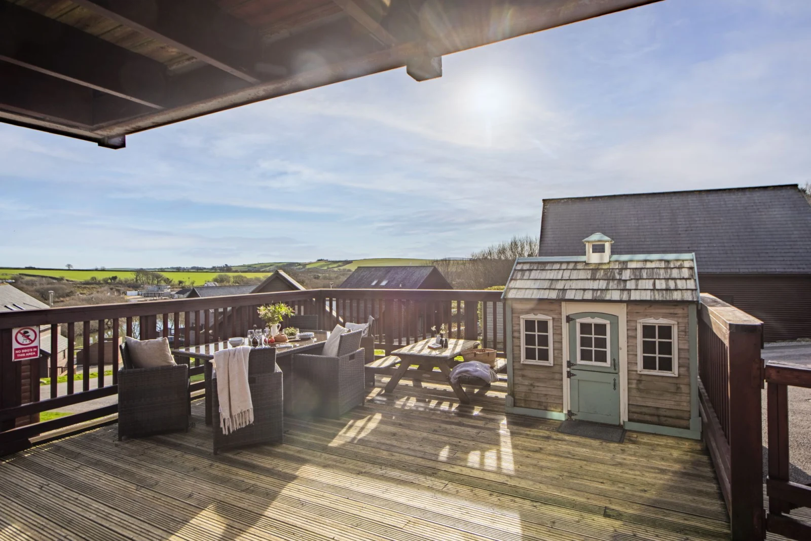 Children play house, decking area - Lodge 40, Retallack