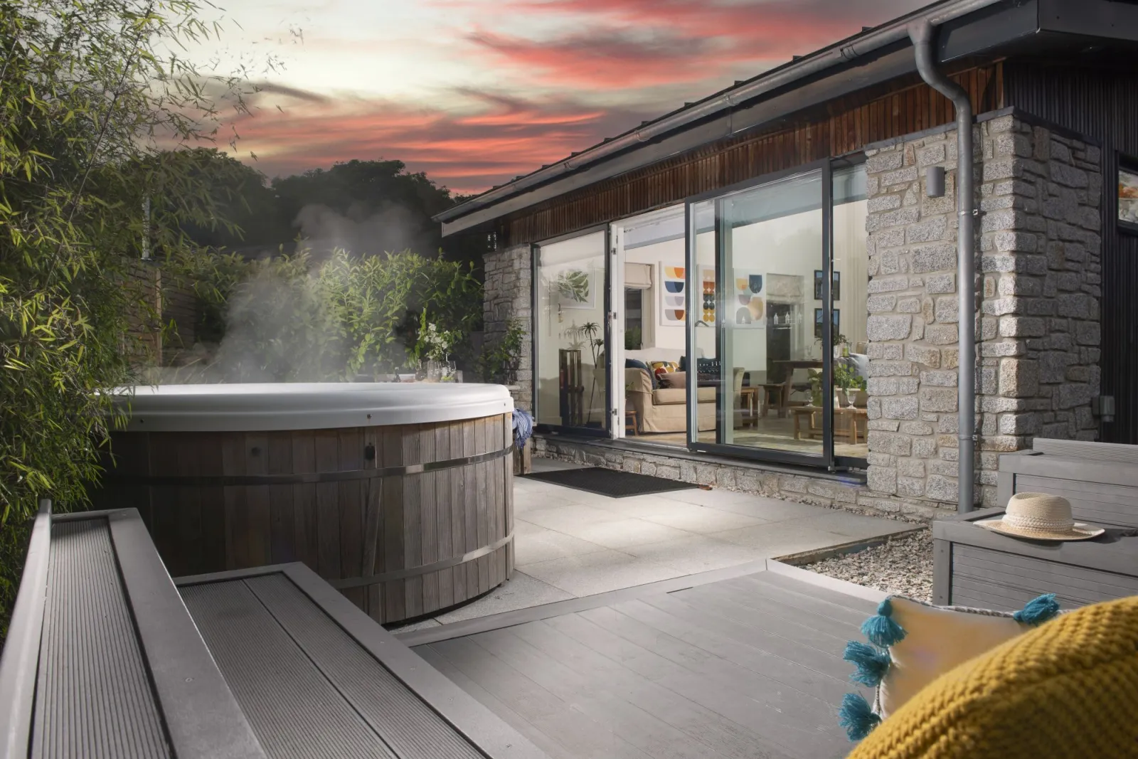 Hot tub and patio area - 6 The Dunes, Upton Towans