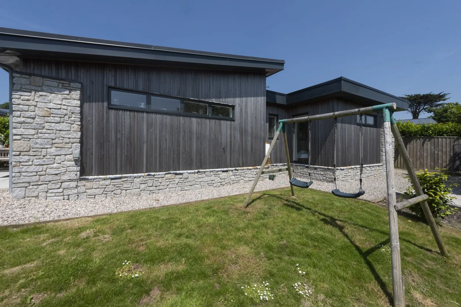 Swing set in the garden - 6 The Dunes, Upton Towans