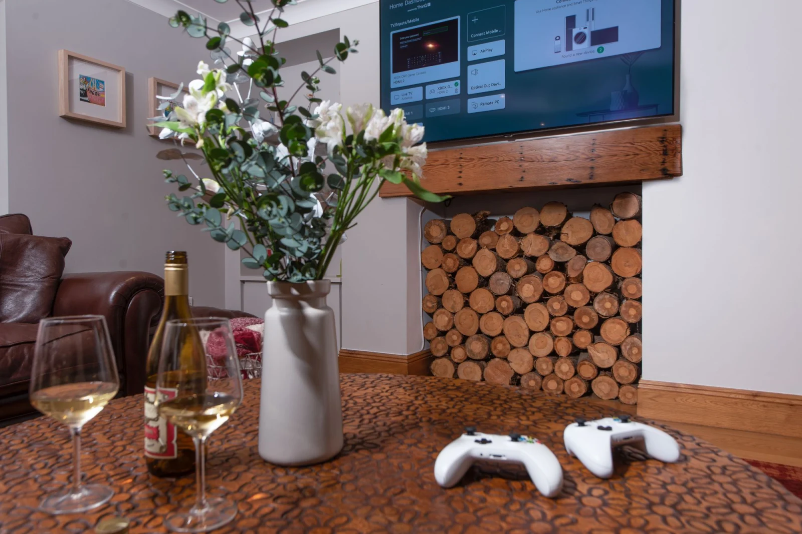 Smart TV with games console - 3 The Manor, Porthkidney Sands