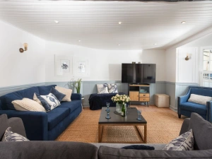 The TV and living area with lots of comfortable sofa's - Azenor