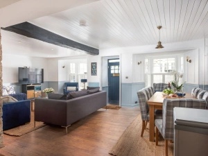 The open plan living and dining area - Azenor