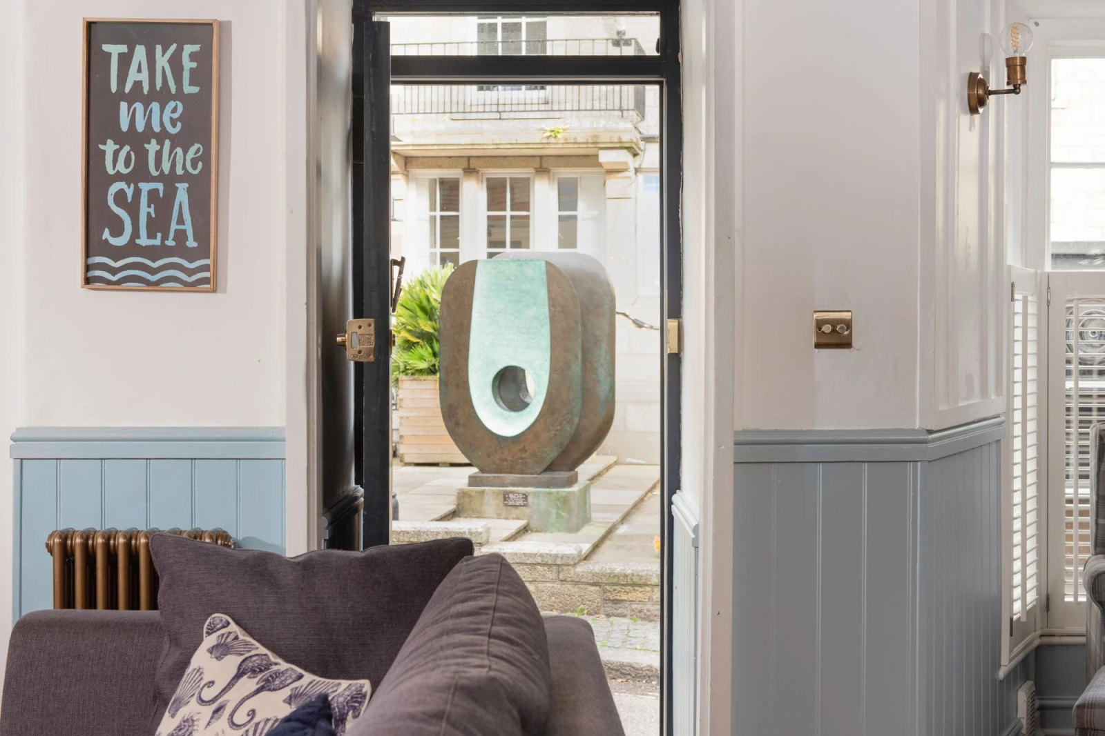 The private entrance for Azenor - Azenor