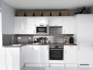Kitchen with fridge, freezer, microwave, oven and hob - Mousehole View