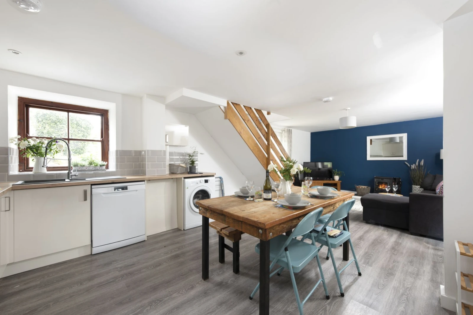 Open plan dining kitchen and living space - Aval Dor Barn