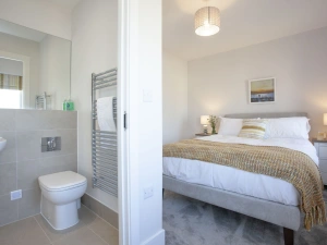 Master bedroom with en-suite, reading lights, bult-in storage - Wish You Were Here 