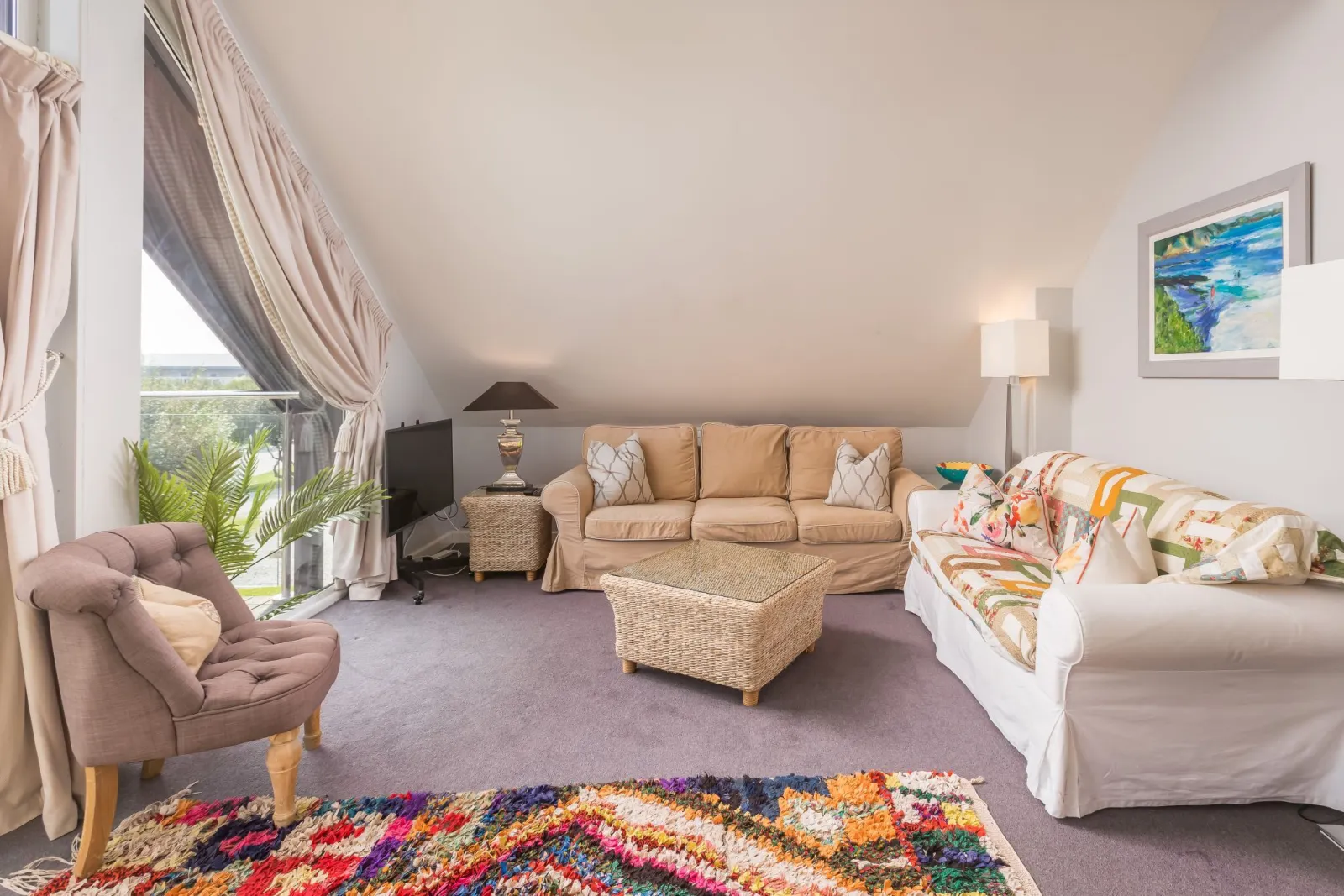 More sofa's and seating for guests - Lodge 27