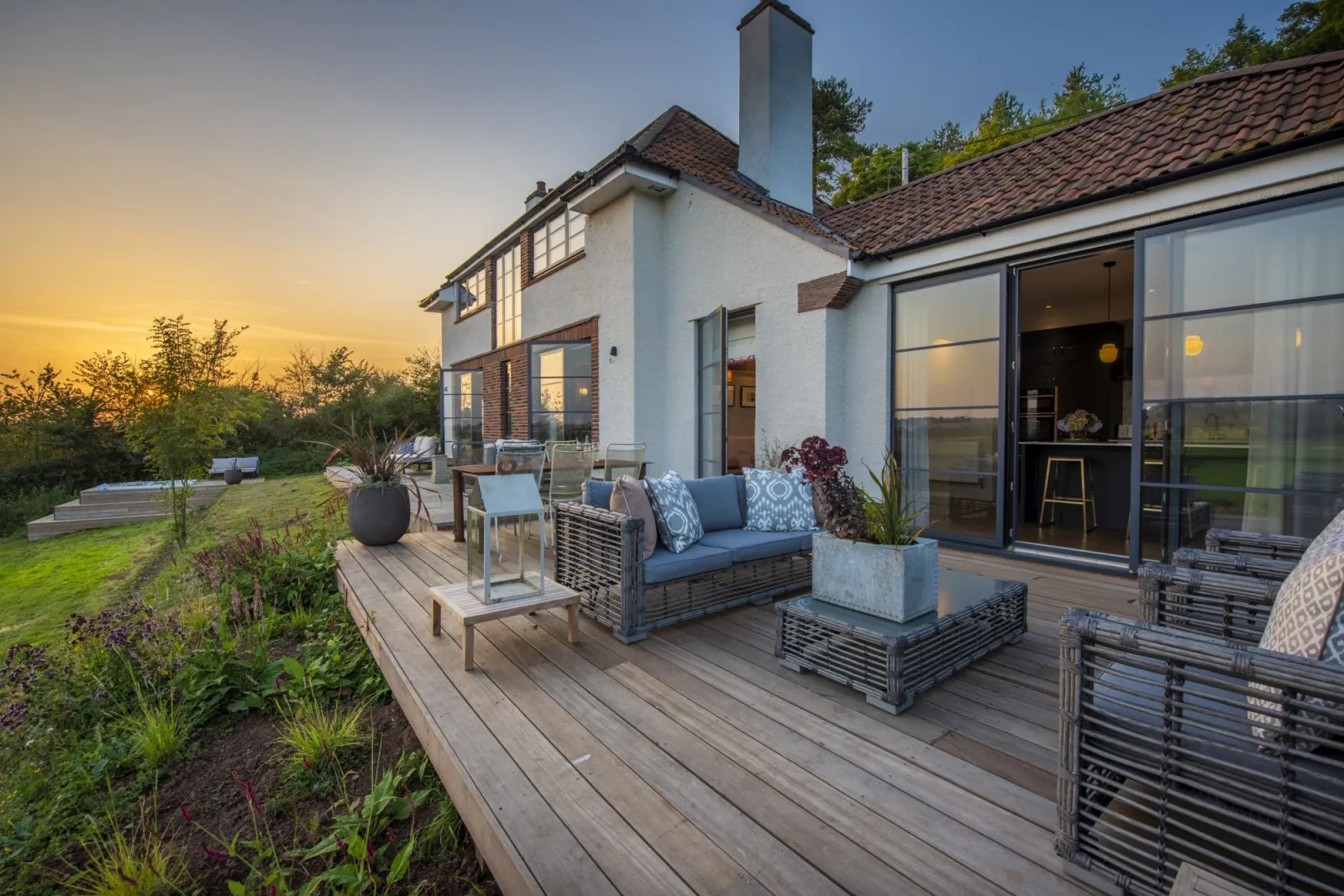 The property building with outside seating for all guests - Decoy Farm House