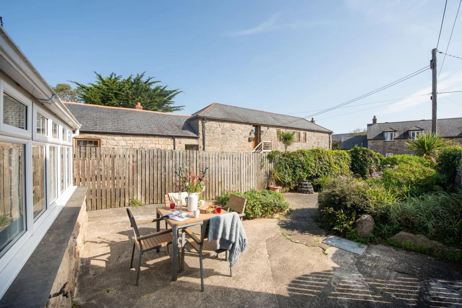 Patio area with outdoor seating - Laity Vean Hideaway