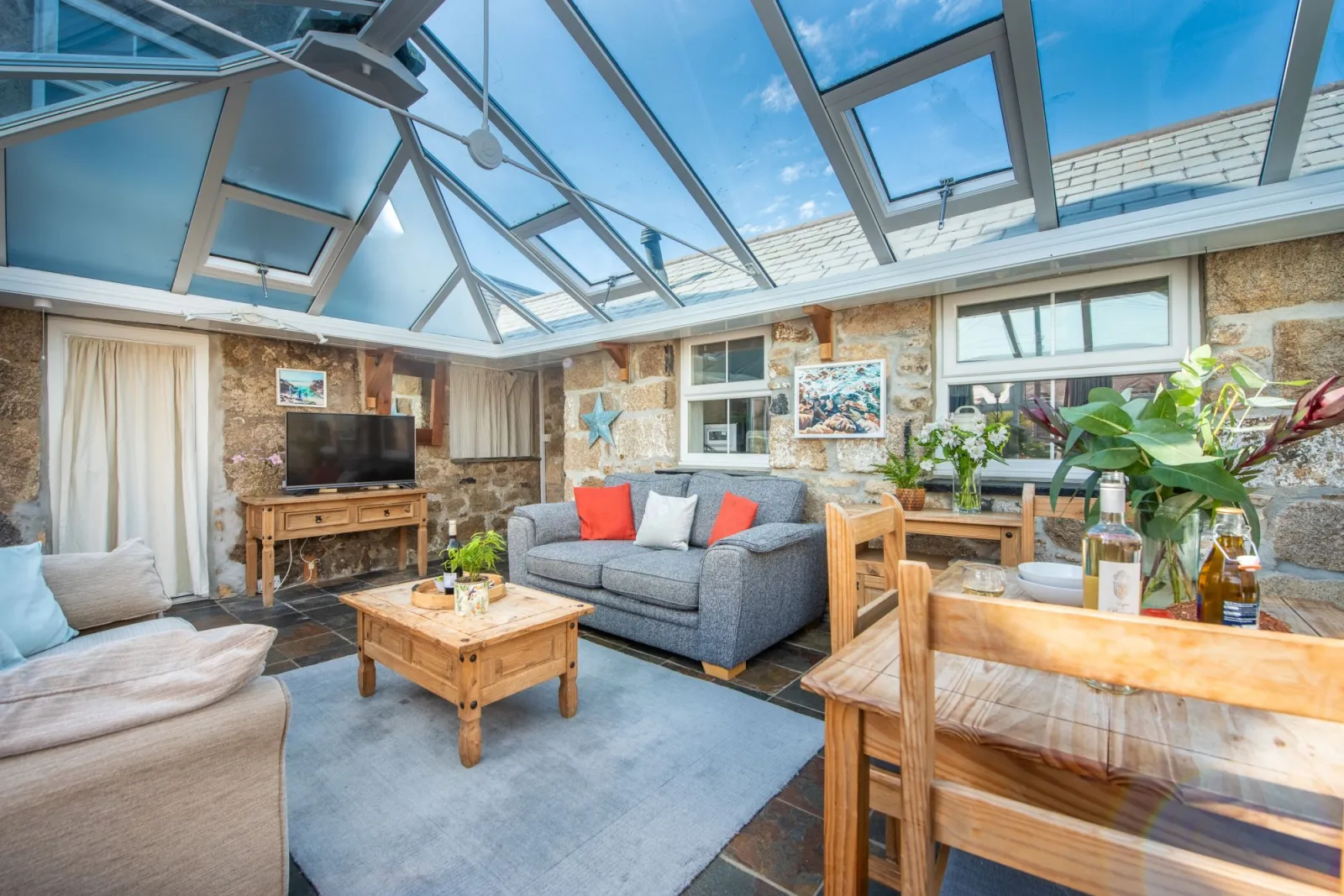 Living and dining area - Laity Vean Hideaway
