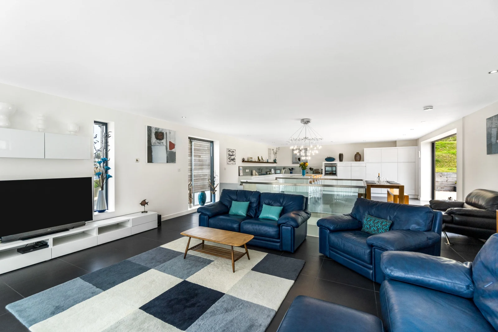 Lounge, Smart Tv-1 Beachdown