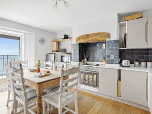 The kitchen/dining room - 3 Bayview