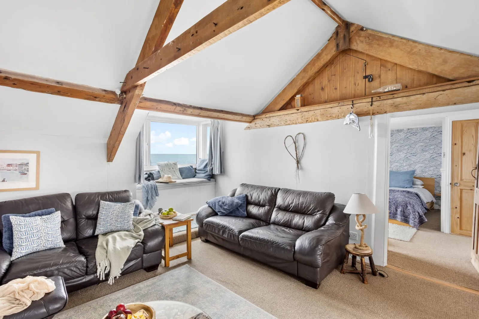 Comfortable sofa's with views to the sea - 3 Bayview