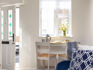 Dining area with access to street - Cobblers Cottage