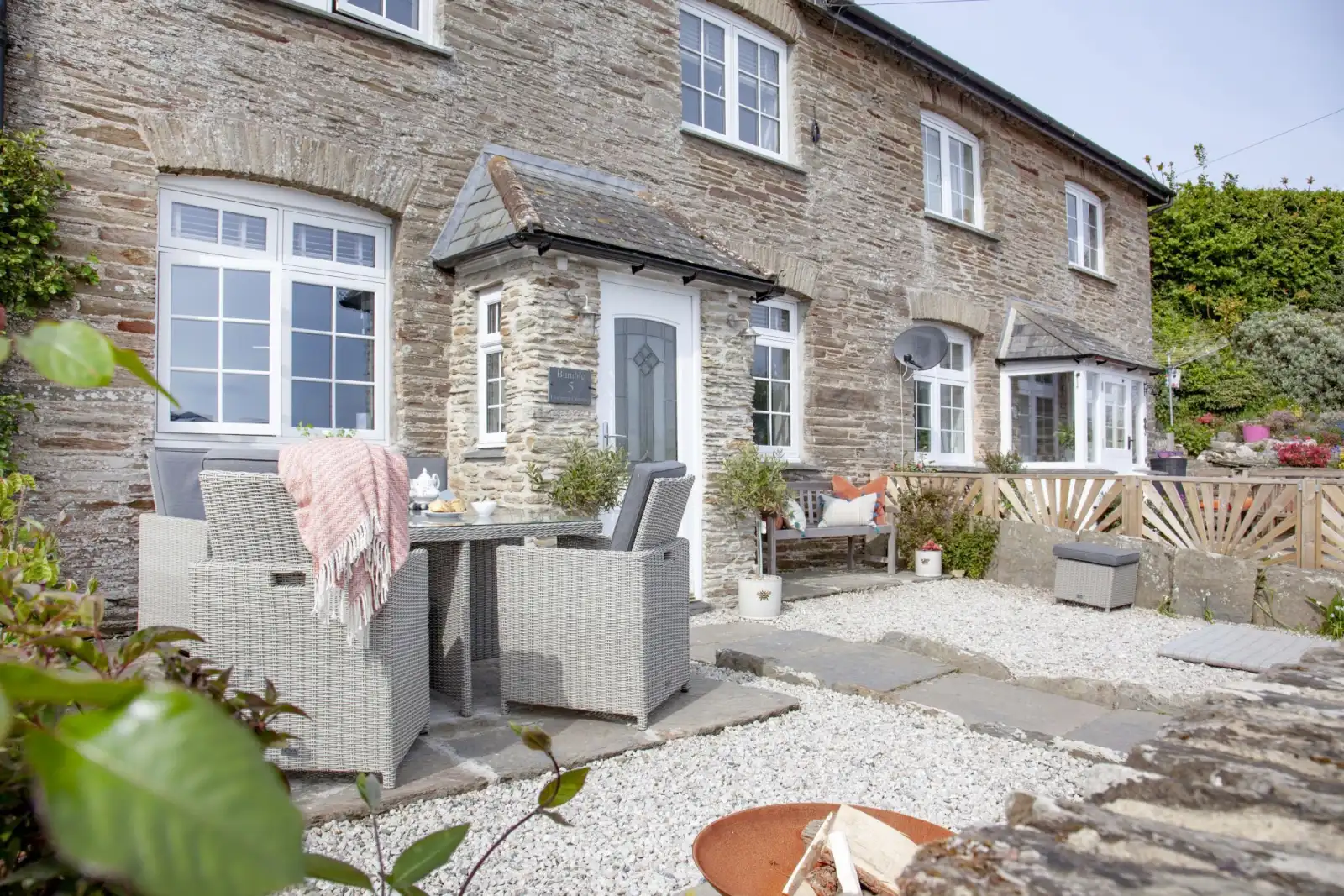 Front garden area with Ley views and firepit - Bumble Cottage