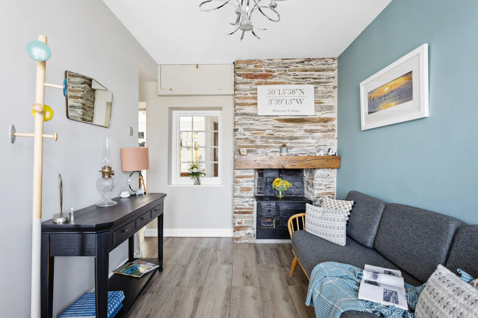 Snug/study, perfect spot for some reading - Bumble Cottage