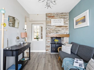 Snug/study, perfect spot for some reading - Bumble Cottage