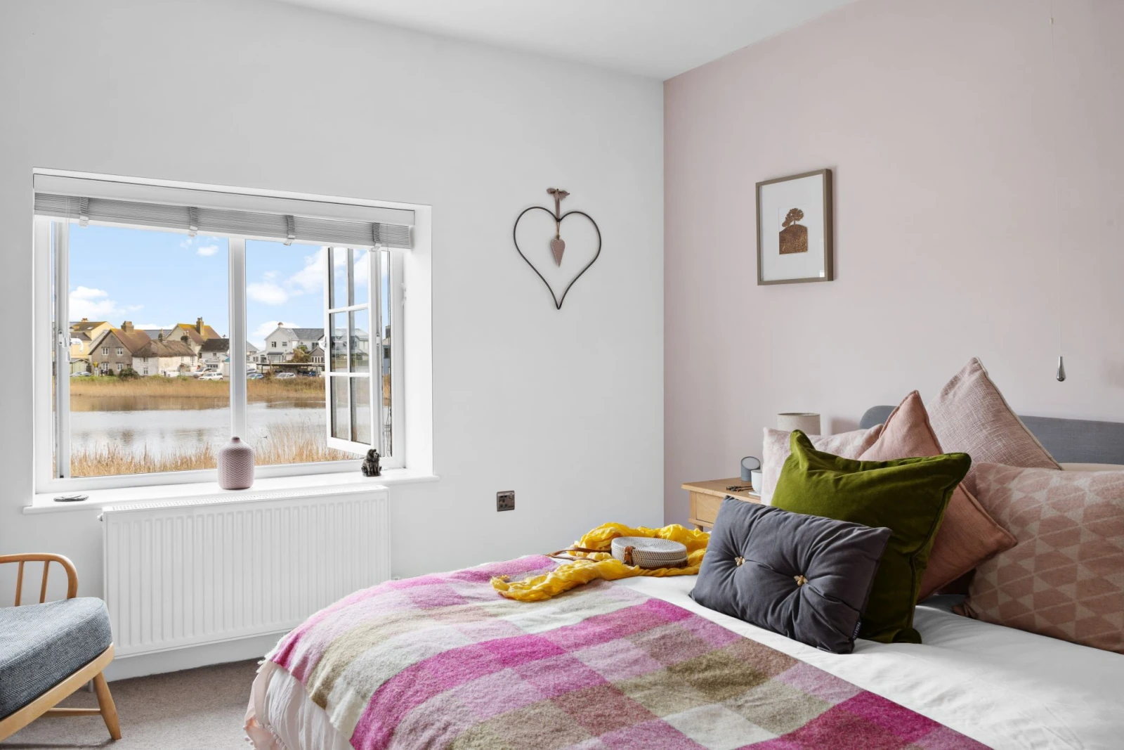 Master bedroom with king size bed and views over Slapton Ley - Bumble Cottage