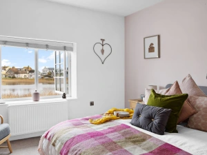 Master bedroom with king size bed and views over Slapton Ley - Bumble Cottage