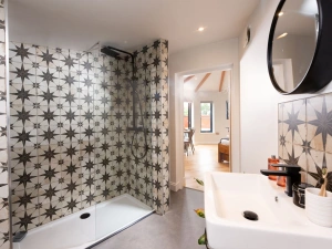 Walk in shower-Ebb Roundhouse