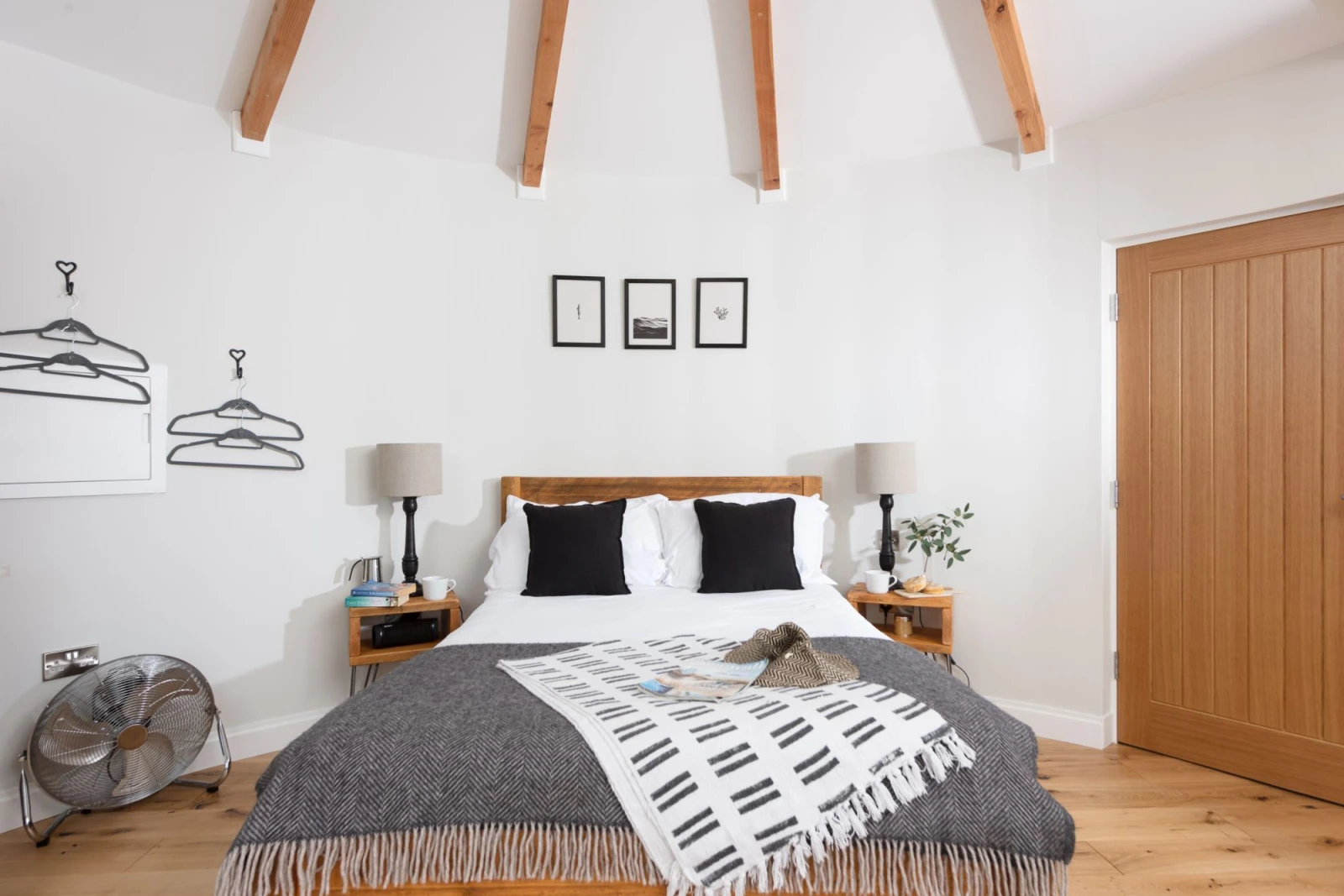 Double bed, Bedside Lighting-Ebb Roundhouse