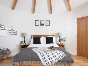 Double bed, Bedside Lighting-Ebb Roundhouse