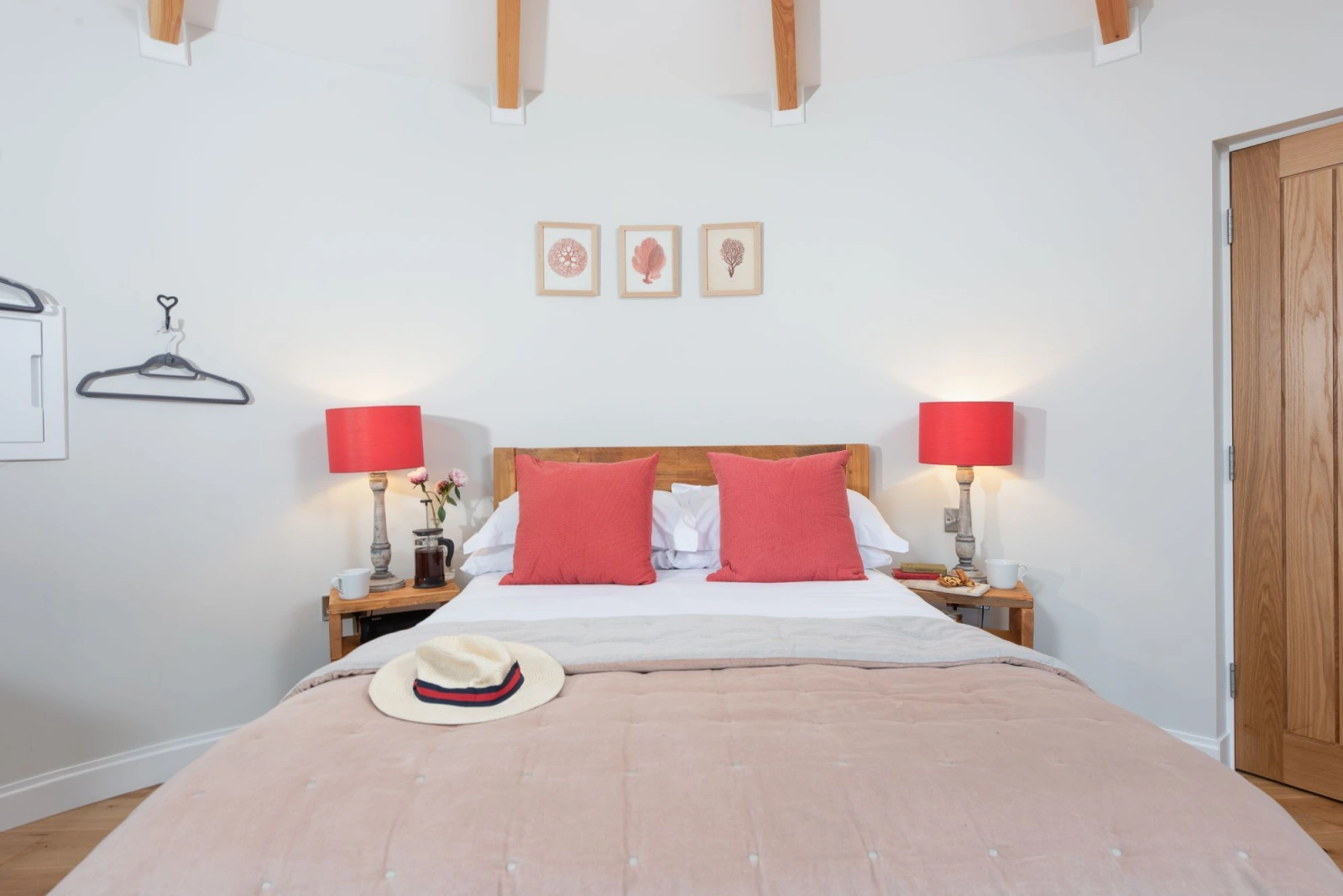 Second Bedroom, Double Bed-Flow Roundhouse