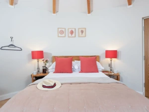 Second Bedroom, Double Bed-Flow Roundhouse