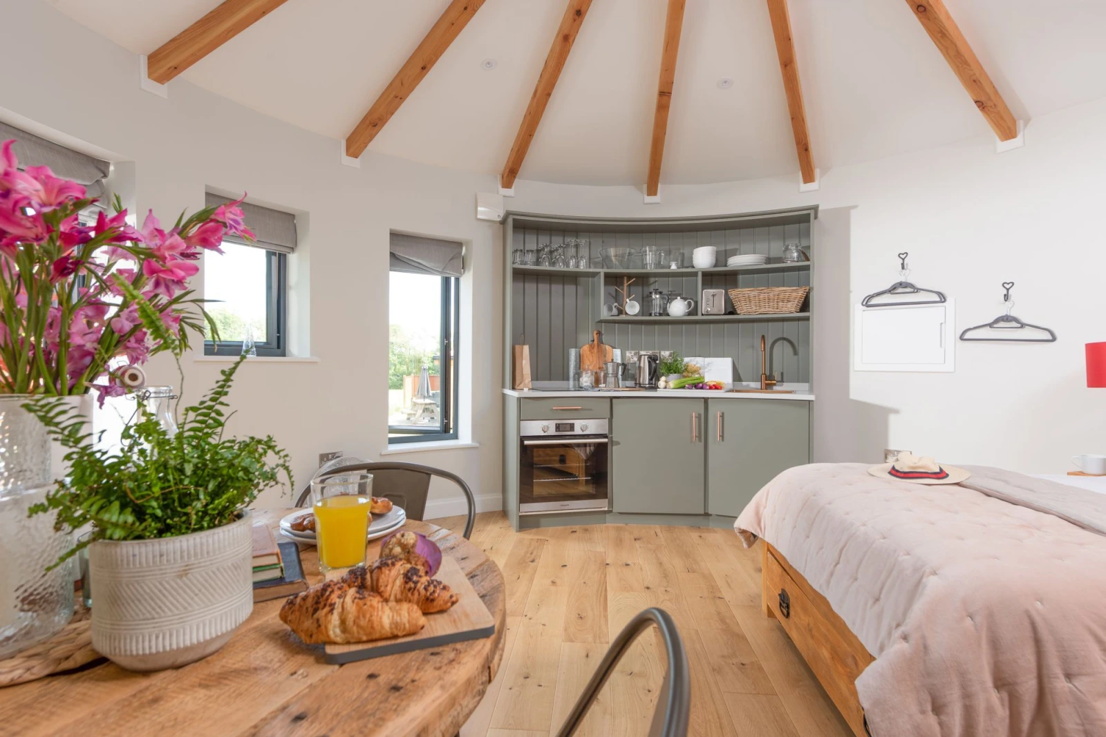 Living area-Kitchenette, Double Bed-Flow Roundhouse