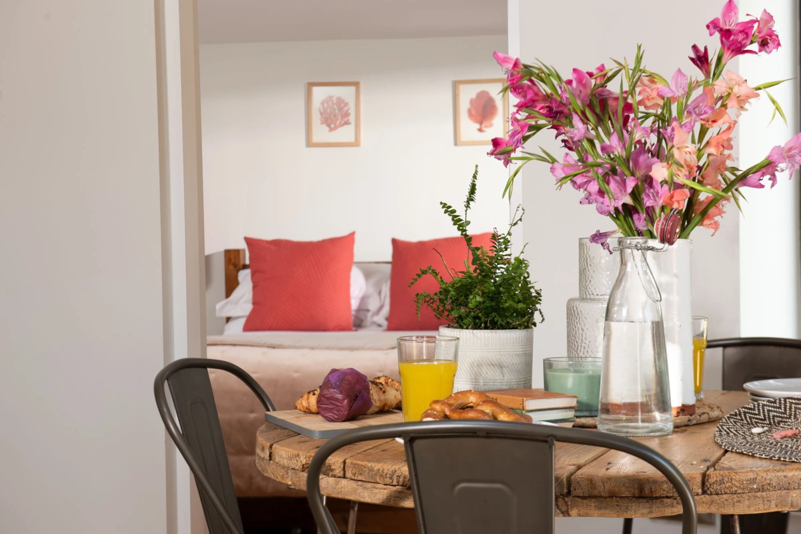 Dining Table-Flow Roundhouse