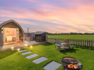 The garden at Chapterhouse with a firepit, seating and a hot tub - Chapterhouse 