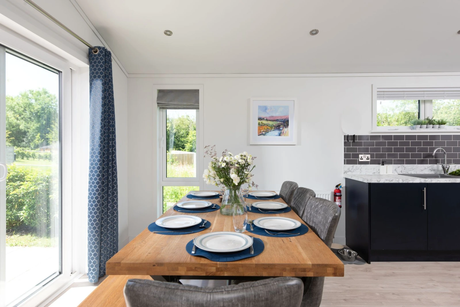 A dining table and chairs for all guests - Buttercup Lodge 