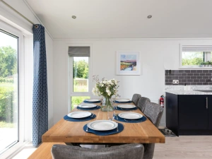 A dining table and chairs for all guests - Buttercup Lodge 