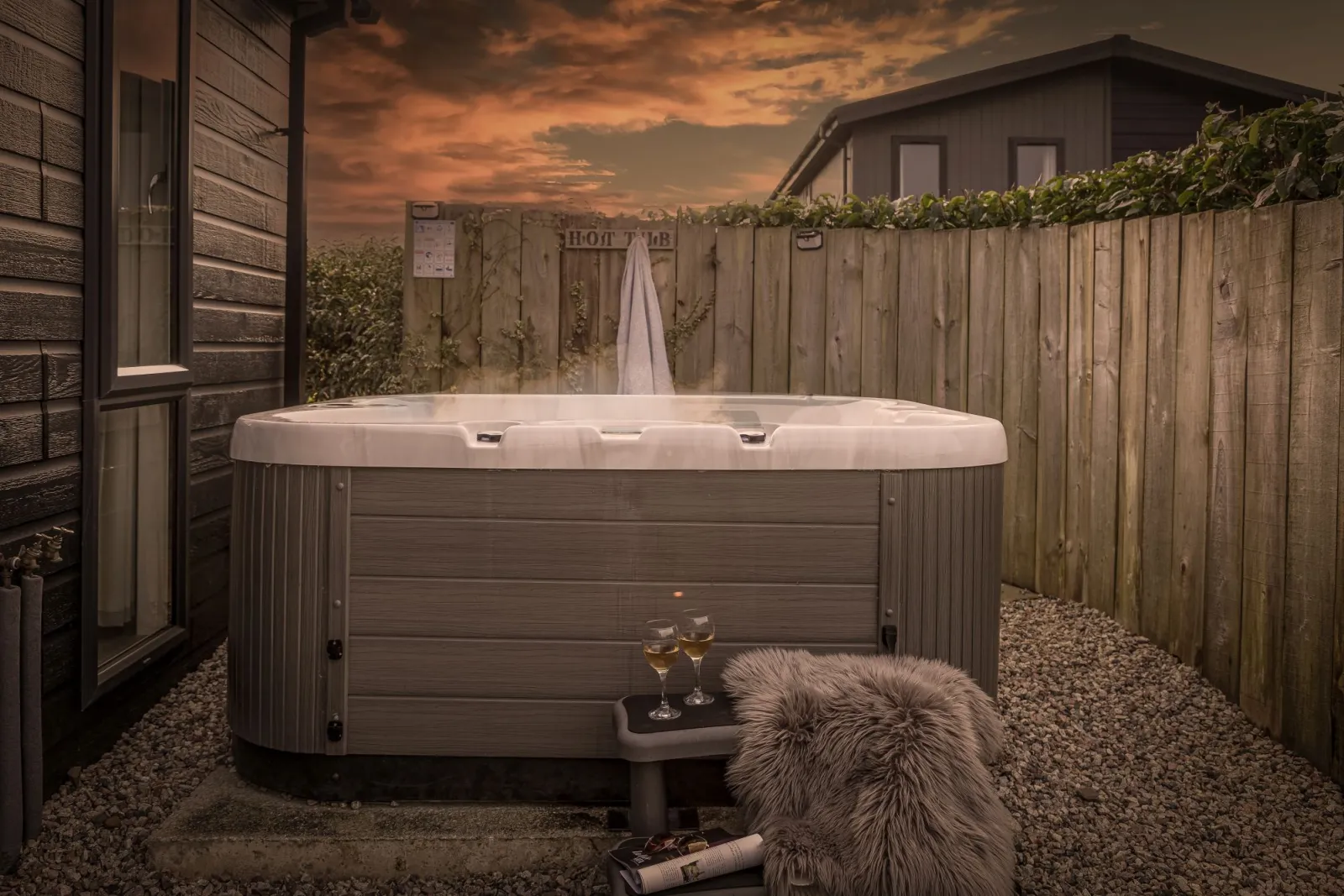 Hot Tub-Clover Lodge