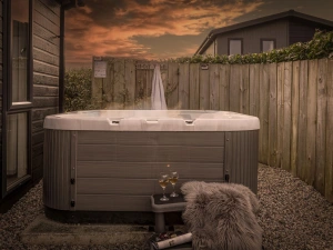 Hot Tub-Clover Lodge