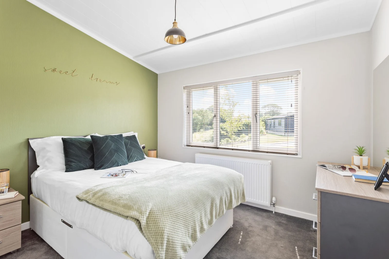 Master bedroom with linen and towels provided - Rose Lodge