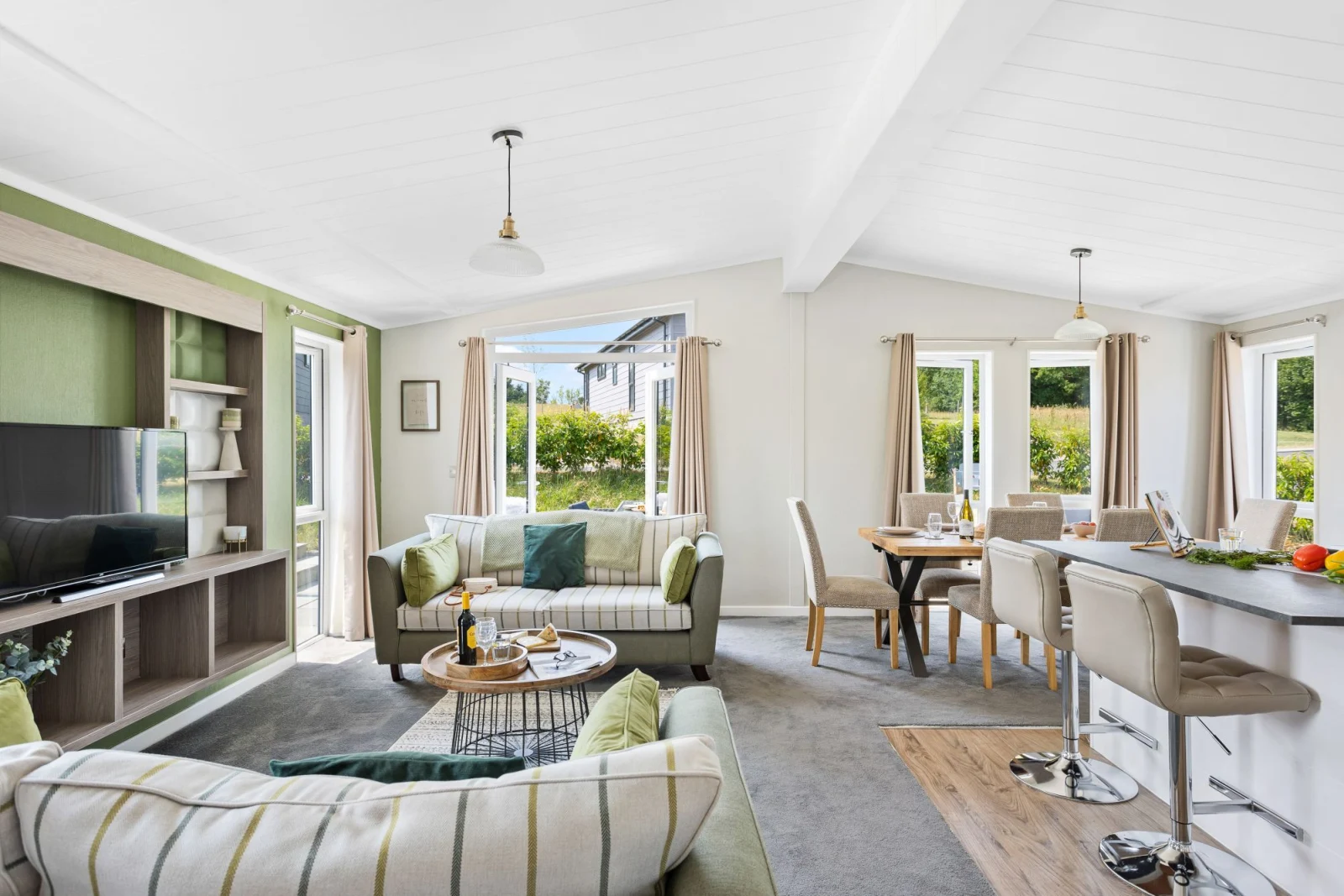 Living room with breakfast bar to kitchen - Rose Lodge