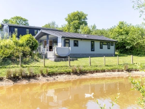 Saffron Lodge, 24 Roadford Lake Lodges
