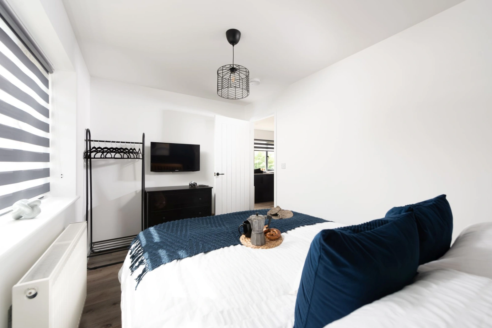 bedroom with clothes rail, TV and chest of drawers - Bay Dream