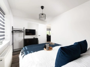 bedroom with clothes rail, TV and chest of drawers - Bay Dream