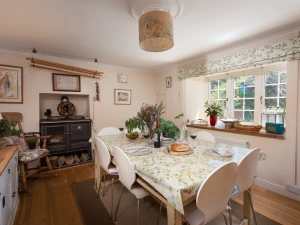The dining area with seating for all guests - Pump Cottage 