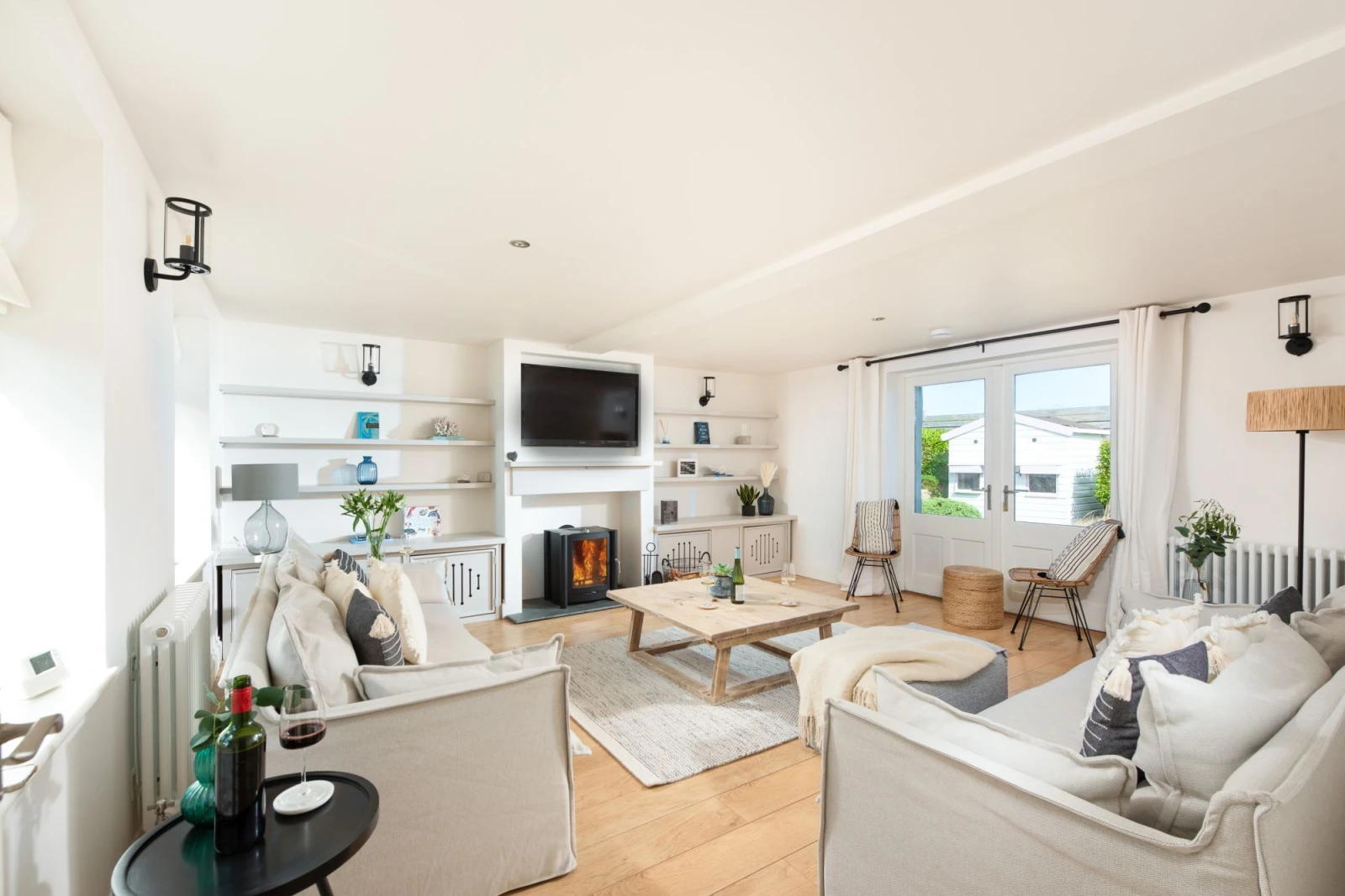 Bright living area, Smart TV, and plenty of space to relax - The Haybarn