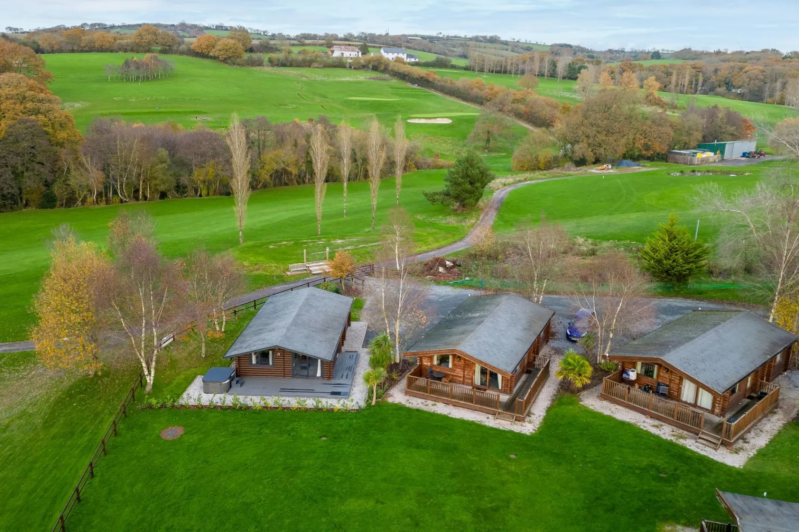 The lodge is surrounded by a golf course and countryside - Chestnut, 6 Fingle Glen Lodges