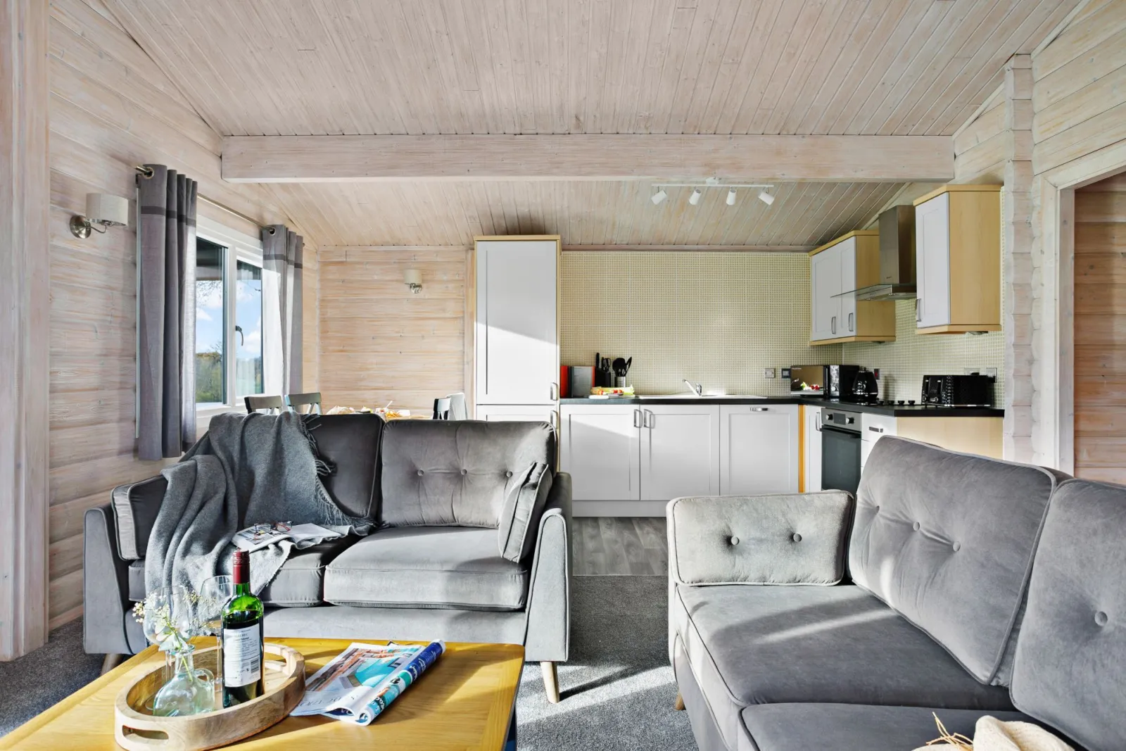 Open plan living, dining and kitchen area - Chestnut, 6 Fingle Glen Lodges