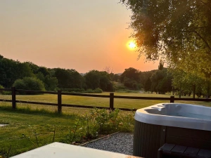 Chestnut, 6 Fingle Glen Lodges