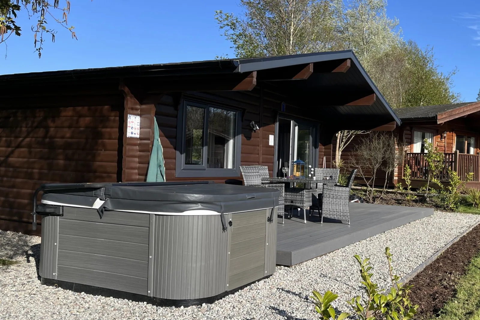 Furnished deck with hot tub - Chestnut, 6 Fingle Glen Lodges