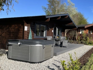 Furnished deck with hot tub - Chestnut, 6 Fingle Glen Lodges