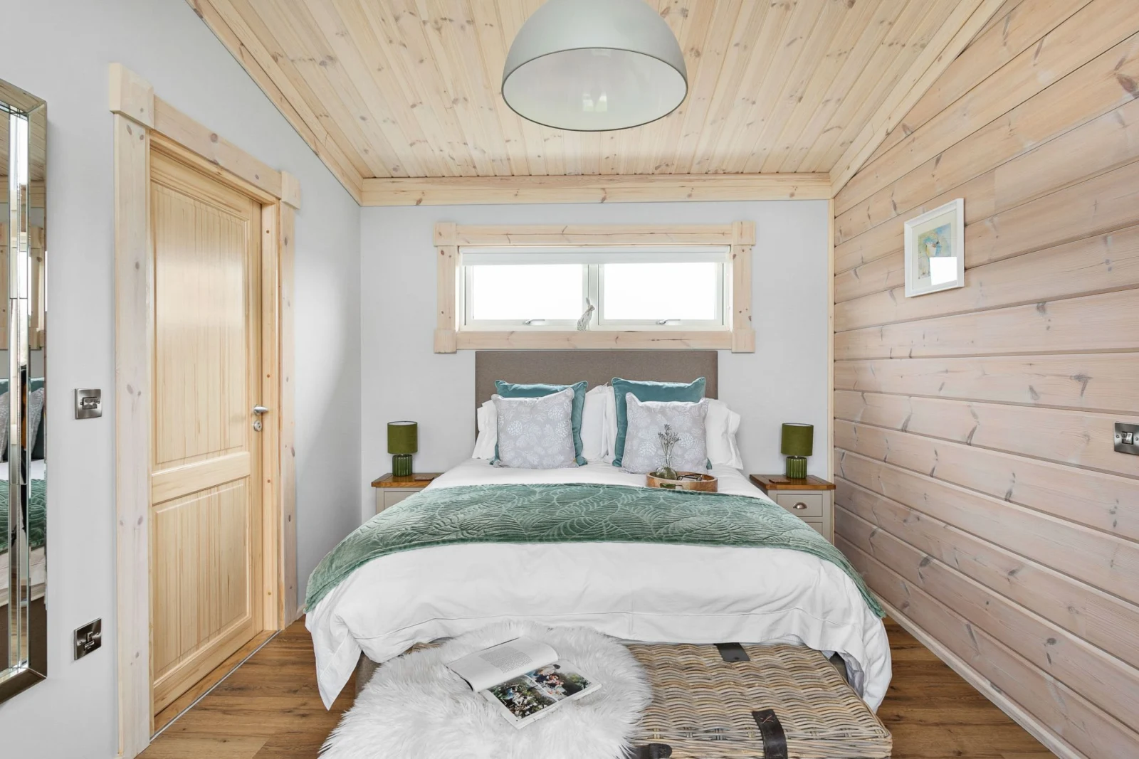 King size bed & wardrobes in the bedroom - Croftner, Great Field Lodges